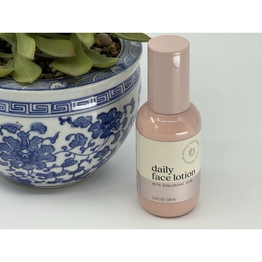 Bath & Body Works Daily Face Lotion with Hyaluranic Acid, 3.4 FL OZ / 100 mL NEW